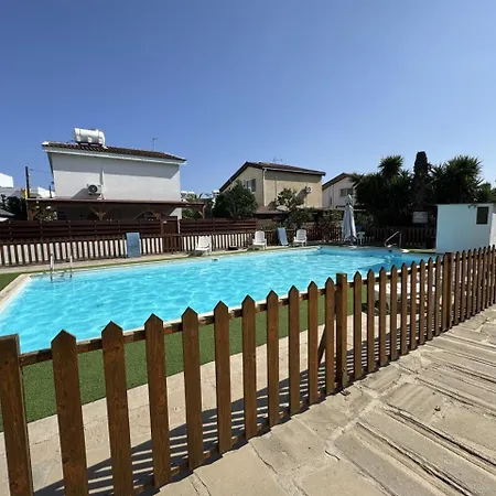 Lazuli Stylish 1-br W Pool & Balcony In Larnaca Daire