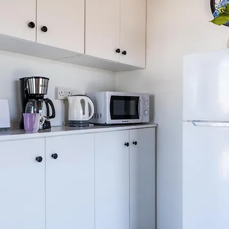 Lazuli Stylish 1-br W Pool & Balcony In Larnaca *