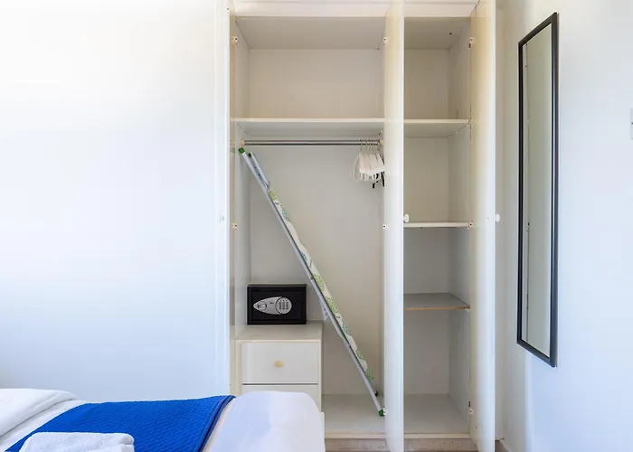 Lazuli Stylish 1-br W Pool & Balcony In Larnaca Appartamento *