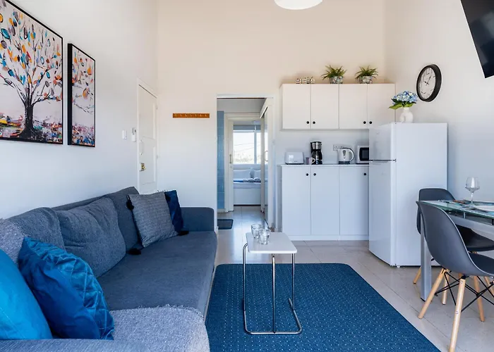 Lazuli Stylish 1-br W Pool & Balcony In Larnaca Appartamento