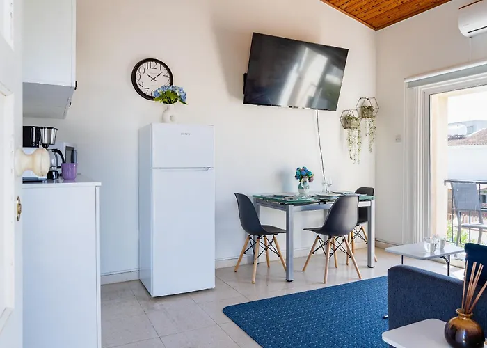 Lazuli Stylish 1-br W Pool & Balcony In Larnaca Appartamento *