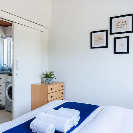 Lazuli Stylish 1-br W Pool & Balcony In Larnaca *