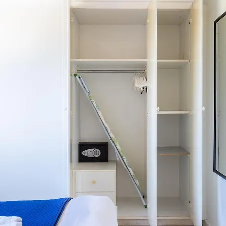 Lazuli Stylish 1-br W Pool & Balcony In Larnaca Διαμέρισμα *