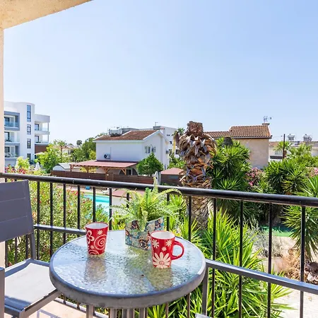 Lazuli Stylish 1-br W Pool & Balcony In Larnaca *