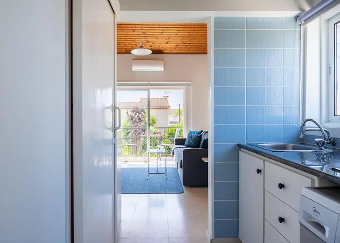 Apartmán Lazuli Stylish 1-br W Pool & Balcony In Larnaca *